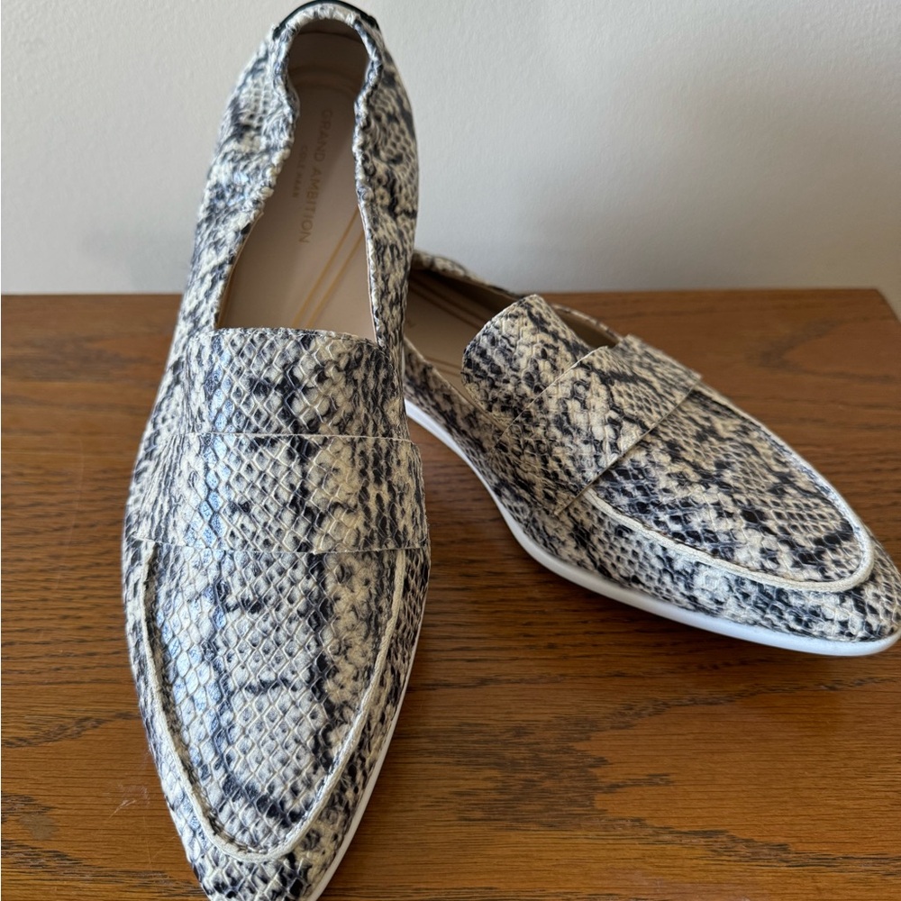 Cole Haan Snake Print Leather Embossed Flats/Loafers/ Dressy/Casual size 8.5